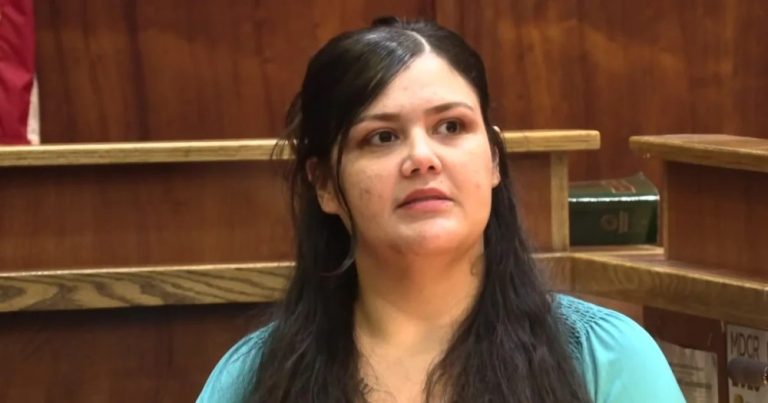 femeia susține rămas - Imagine ilustrativă