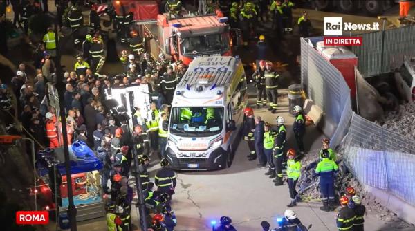 Foto reprezentând românul blocat aproape - Știri România