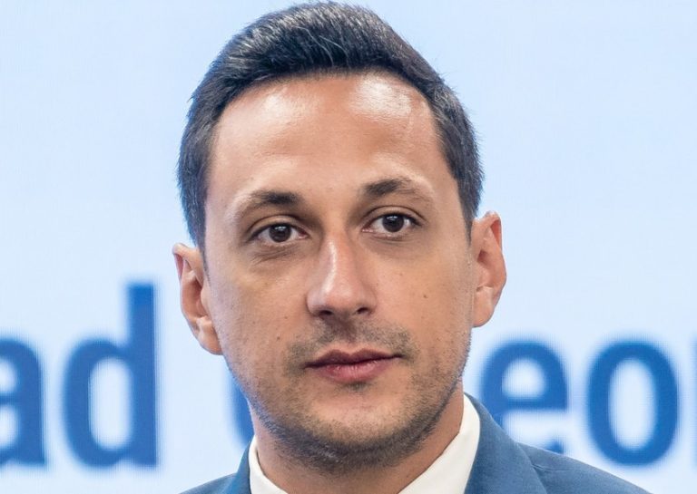 Imagine despre portret candidat cine - Top10stiri.ro