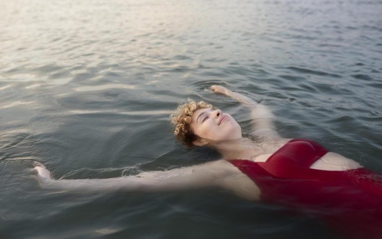 băile aproape înghețate - Imagine ilustrativă