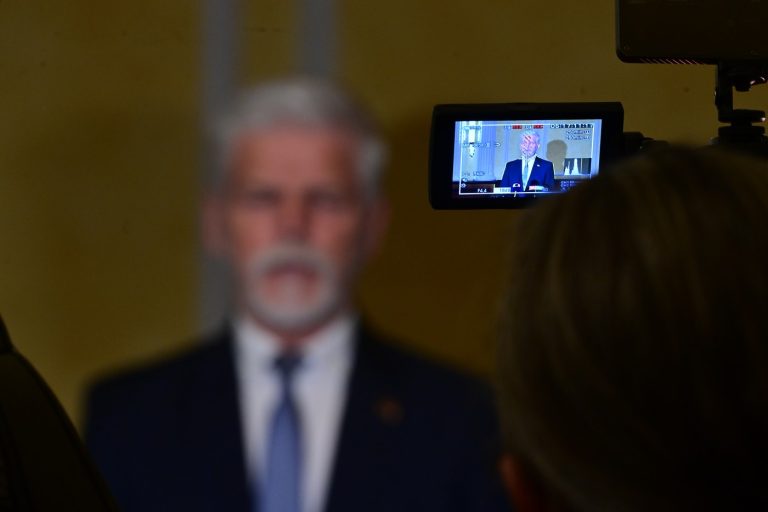 Foto reprezentând președintele avertizează privința - Știri România