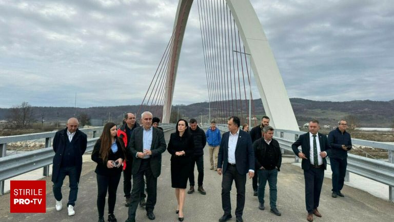 Foto reprezentând arată podul mare - Știri România