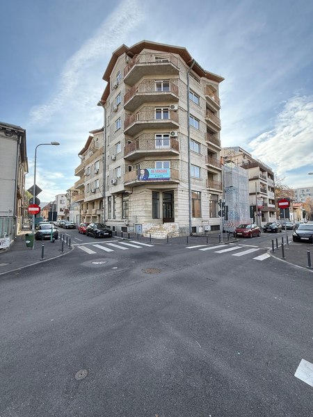 Trei imobile CEC Bank, puse la vânzare printr-o platformă specializată în active bancare