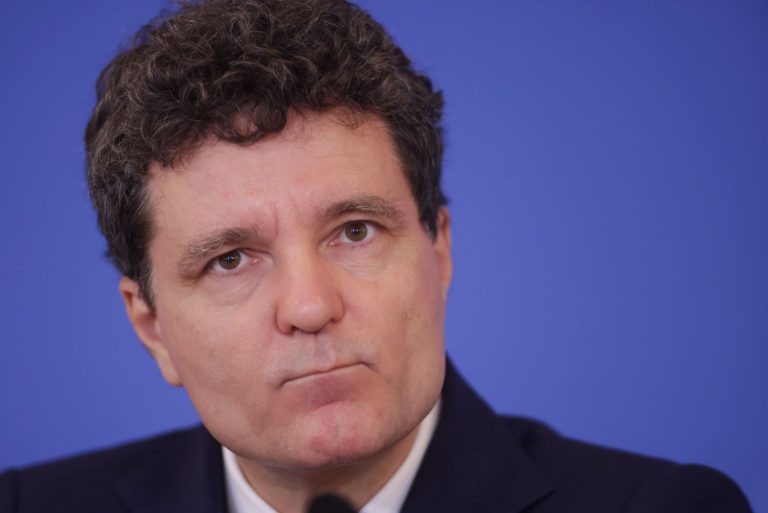 Imagine despre nicușor întâlnire franța - Top10stiri.ro