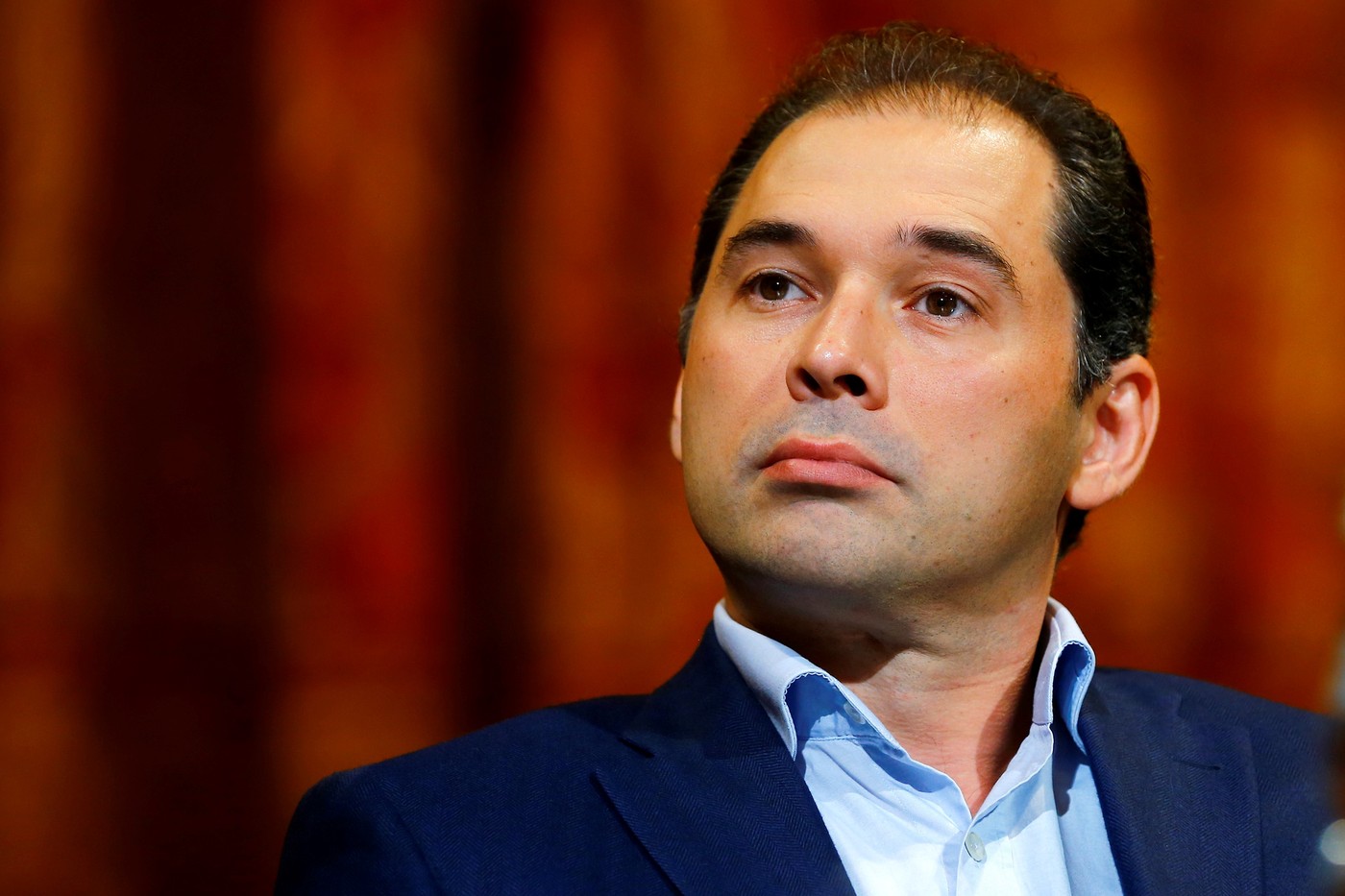 Imagine despre dirijor conduce concertul - Top10stiri.ro