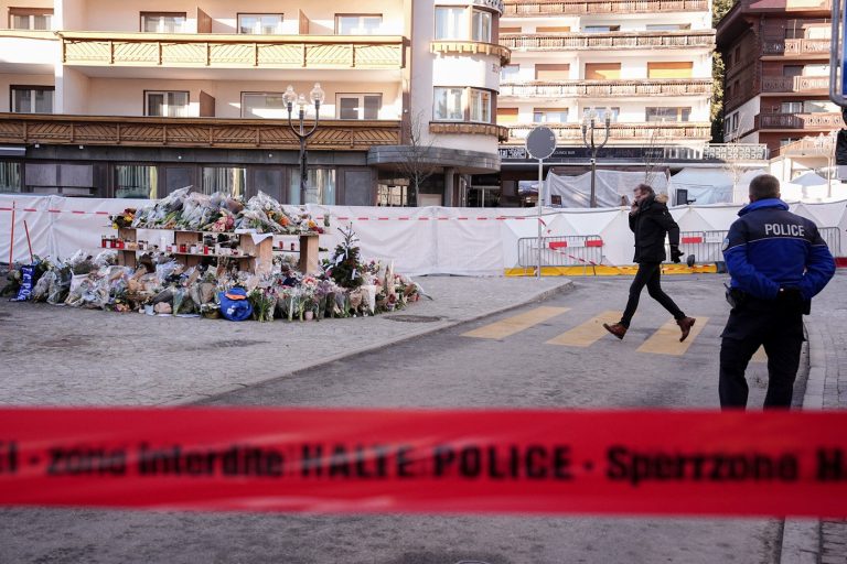 administratori barului crans - Imagine ilustrativă