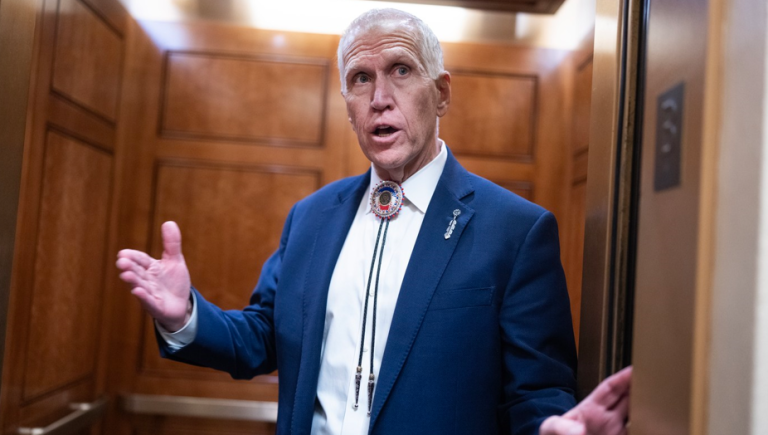 săturat prostie senator - Imagine ilustrativă