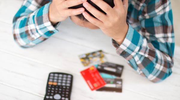 românii datorii ajunge - Imagine ilustrativă