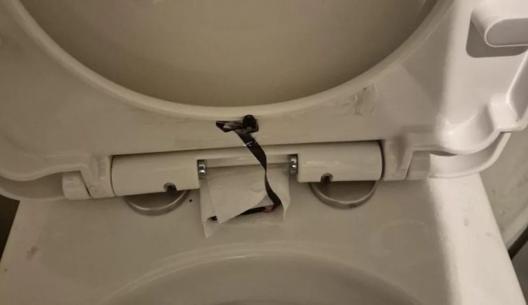 Foto reprezentând femeie descoperit cameră - Știri România