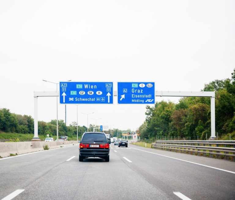 șofer român intrat - Imagine ilustrativă