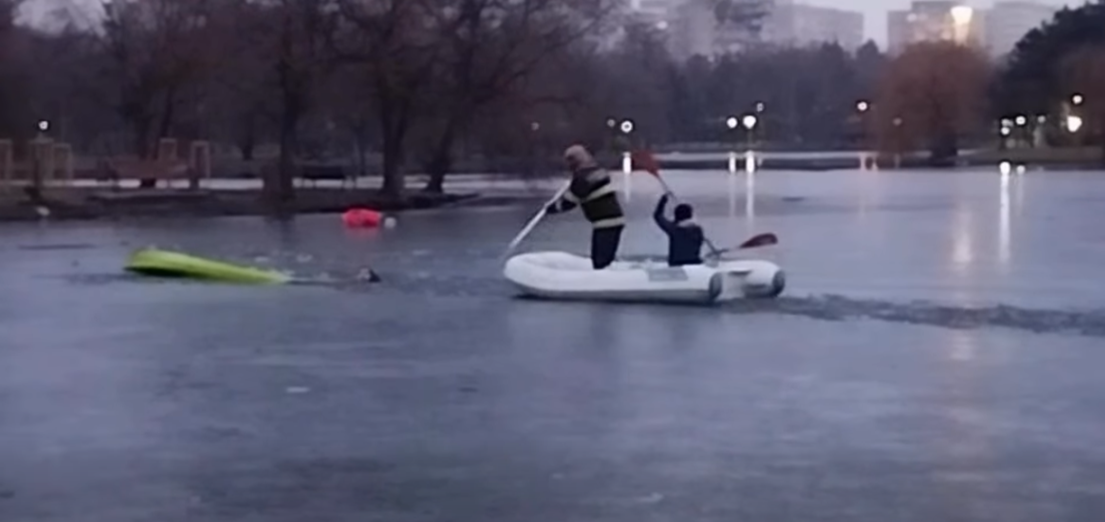 Foto reprezentând pompierii bucurești salvat - Știri România