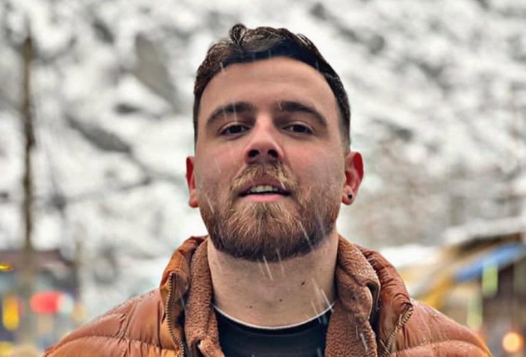 Foto reprezentând protestatarul iranian erfan - Știri România