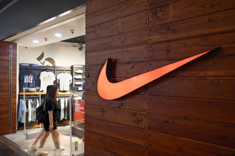 Foto reprezentând ajuns nike prinsă - Știri România