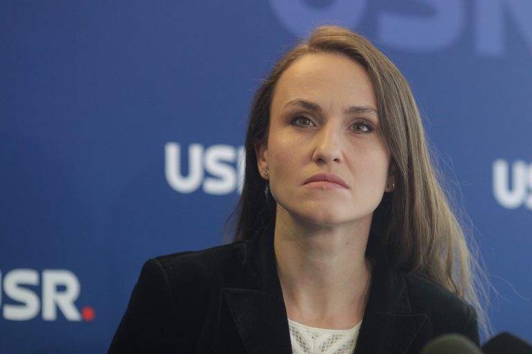 Foto reprezentând oana Ţoiu românia - Știri România