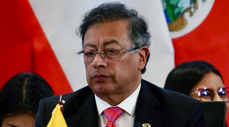 Foto reprezentând preşedintele columbian gustavo - Știri România