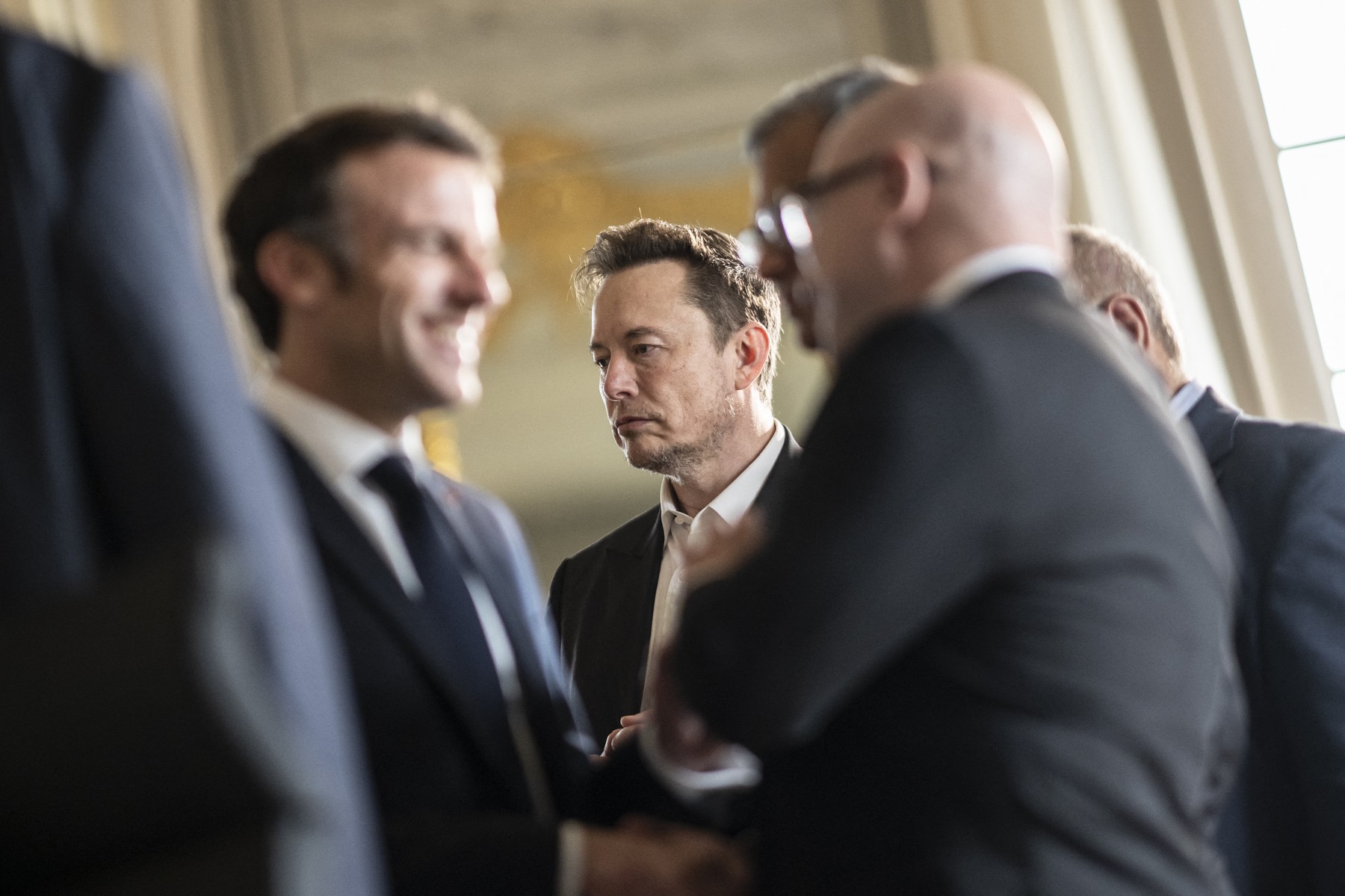 Vizual pentru suprasubvenționat ironizat macron pe Top10stiri.ro