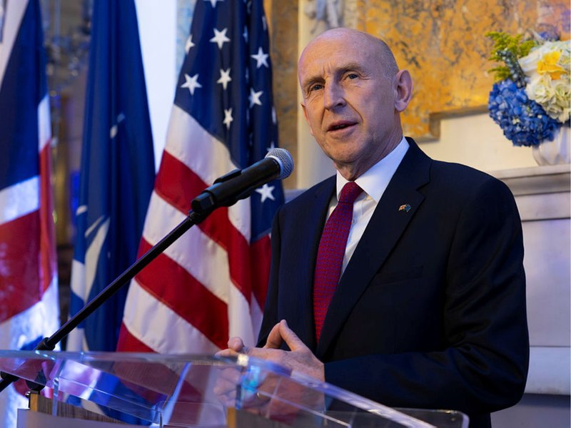 Imagine despre secretarul britanic apărării - Top10stiri.ro