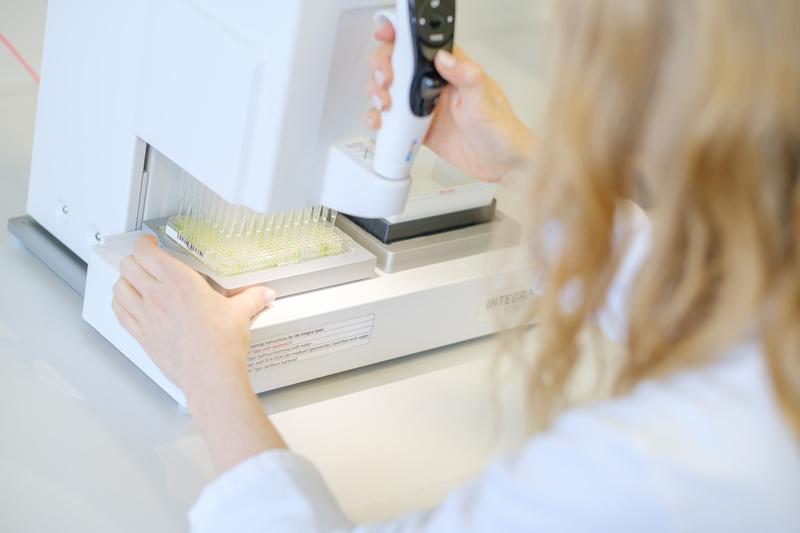 Vizual pentru virusul dintre oameni pe Top10stiri.ro