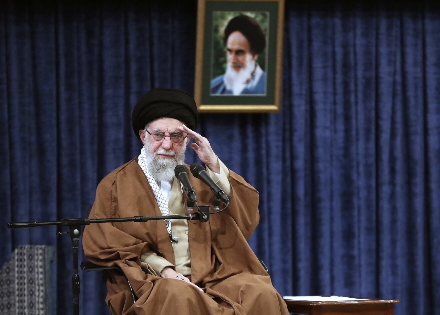 Vizual pentru devenit oficial khamenei pe Top10stiri.ro