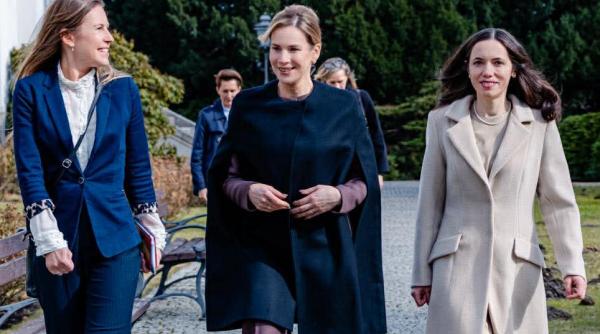 Imagine despre mirabela grădinaru alături - Top10stiri.ro