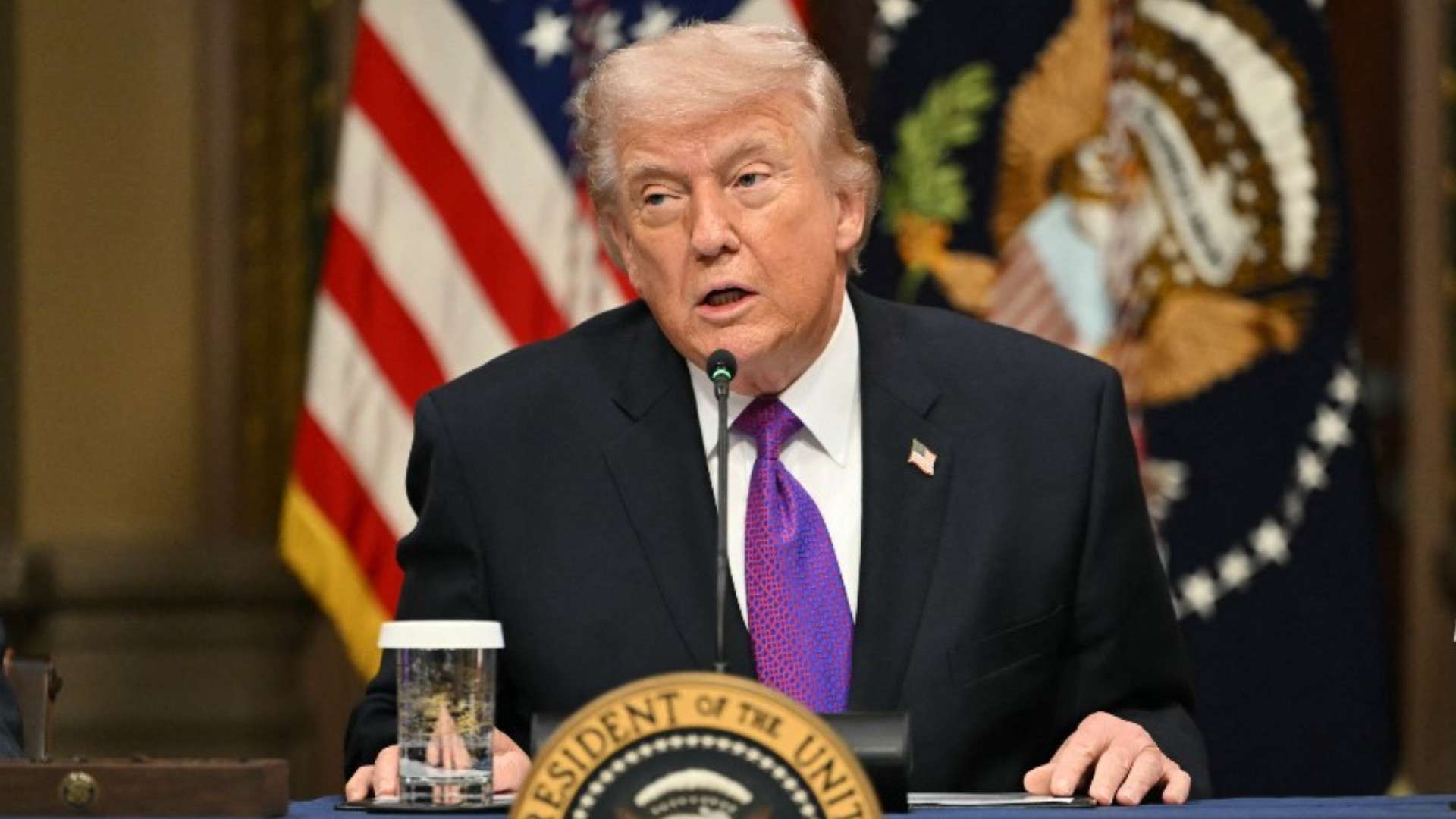 Foto reprezentând donald trump avertizează - Știri România