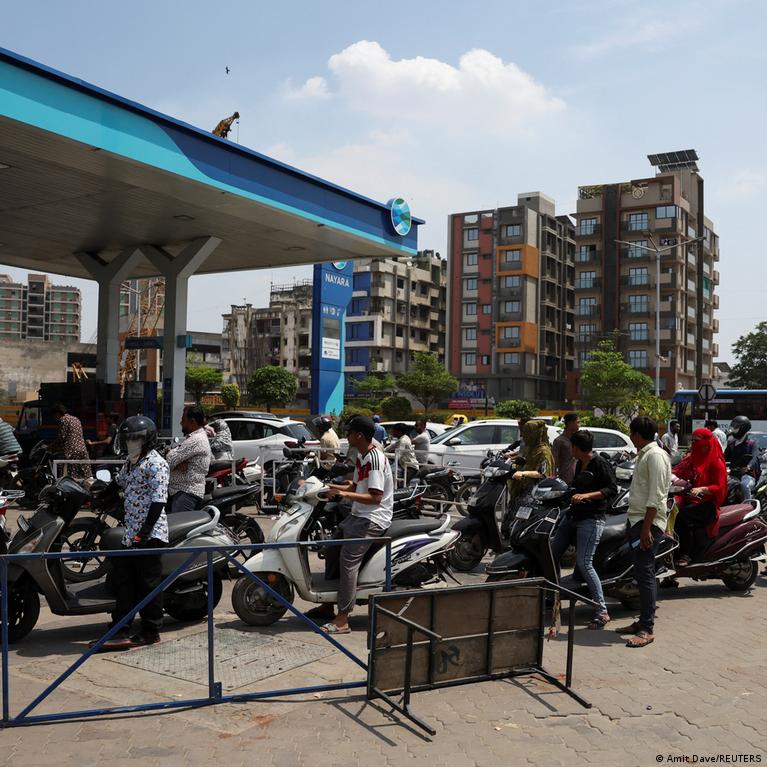 cozi benzinării India - Știri de ultimă oră