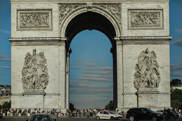 Actualități: arc de triumf Trump | Top10Stiri