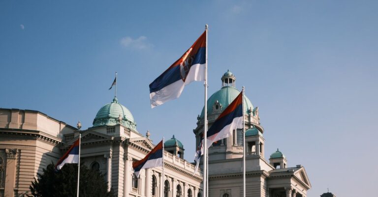 Vučić demisionează Serbia